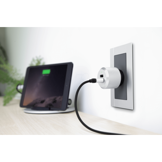 фото Зарядное устройство от сети Just Mobile AluPlug AC Adapter для  мобильных устройств. 2.4А, 5В. 2 USB порта. Цвет: серебряный/черный.
Тайвань/12 Месяцев/