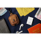 Чехол для наушников Apple AirPods и зарядного кейса AirPods. Материал кожа. Цвет светло-коричневый
Twelve South AirSnap for AirPods